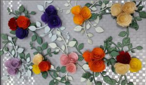 Малки декорации с цветя от декоративен картон. Модел 7