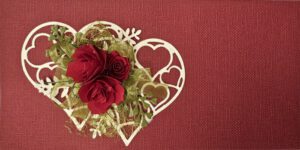 Сватбен плик за пари в червен цвят и червена декорация.