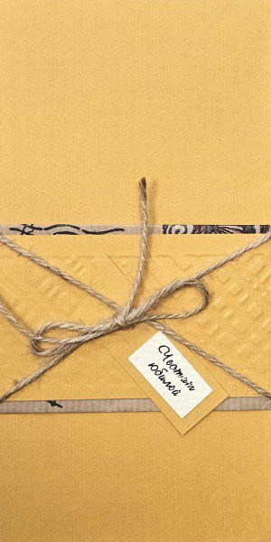 Плик за пари в цвят горчица с надпис "Честит юбилей".